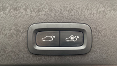 Volvo XC40 2.0 B4P Ultimate Dark 5dr Auto Petrol Estate